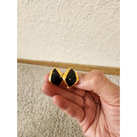 MONET Stud Post Earrings Gold Tone‎ & Black - Picture 1 of 7